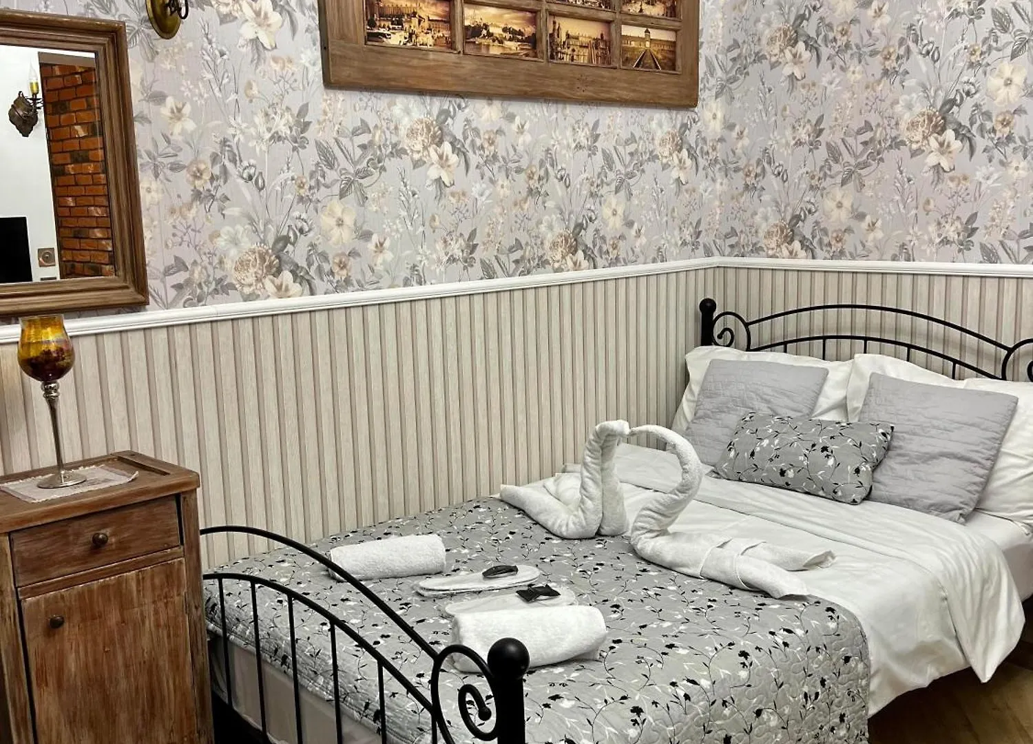 Antique Apartment In Krakow Poland
